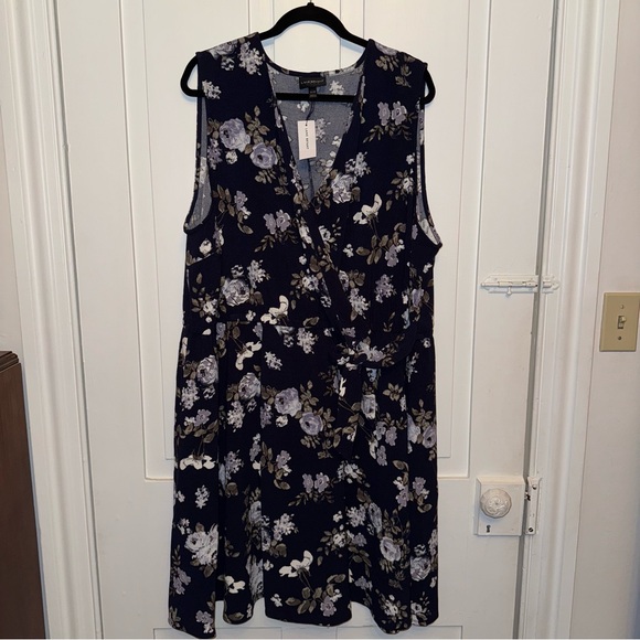 Lane Bryant Dresses & Skirts - ✨lane bryant navy floral sleeveless dress✨